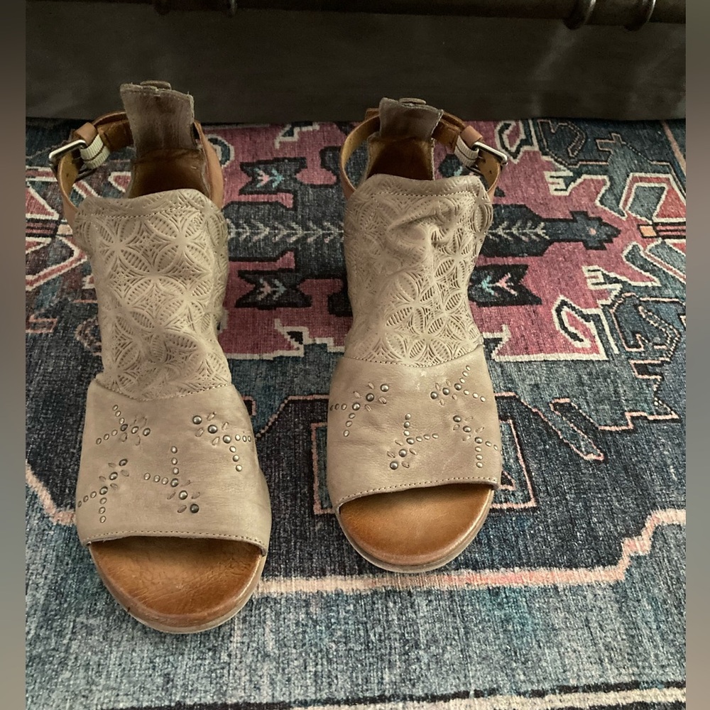 Miz Mooz New York City ORIGINAL beige & brown suede/leather sandals Size~8 NWOB